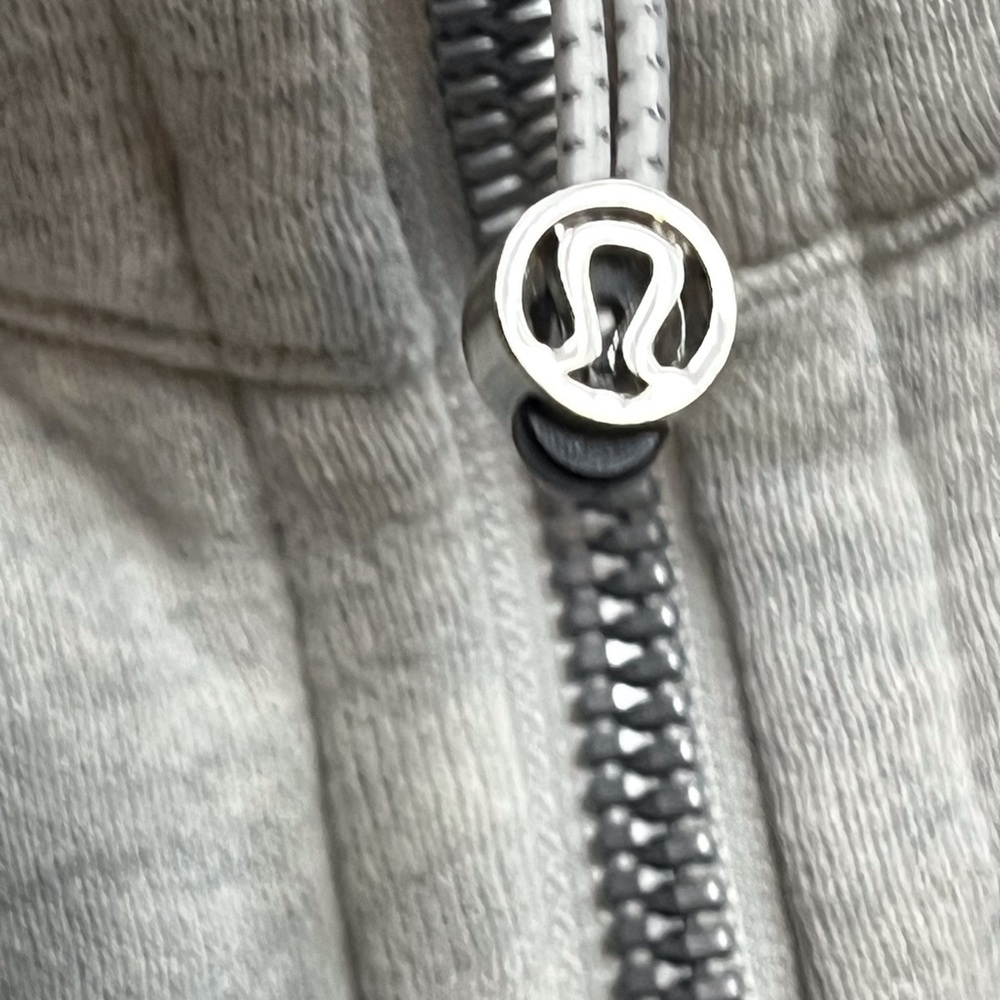 Like New! Lululemon Crop Jacket - Picture 8 of 8